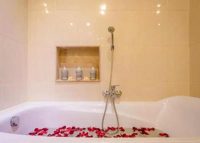 Tepi Sungai - 6br Luxury Private Pool - Seminyak Sleeps 14 * Legian