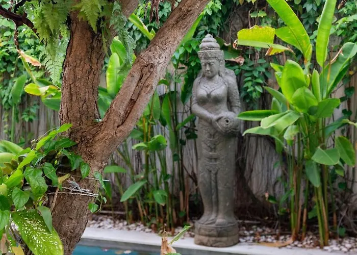 Tepi Sungai - 6br Luxury Private Pool - Seminyak Sleeps 14 * Legian