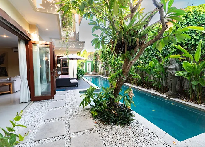 Tepi Sungai - 6br Luxury Private Pool - Seminyak Sleeps 14 Villa Legian