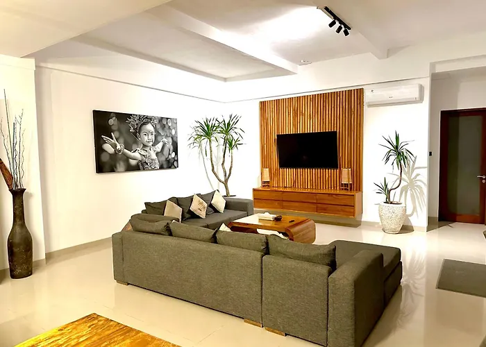 Tepi Sungai - 6br Luxury Private Pool - Seminyak Sleeps 14 Villa Legian