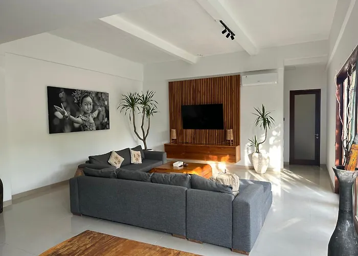 Tepi Sungai - 6br Luxury Private Pool - Seminyak Sleeps 14 Villa