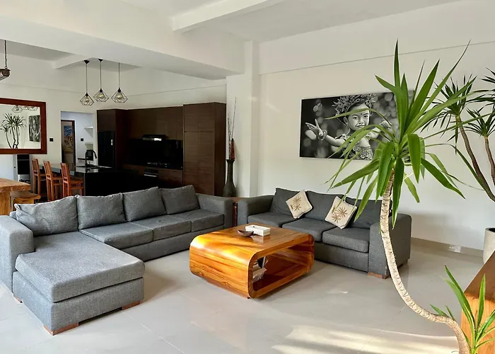 Tepi Sungai - 6br Luxury Private Pool - Seminyak Sleeps 14 * Legian