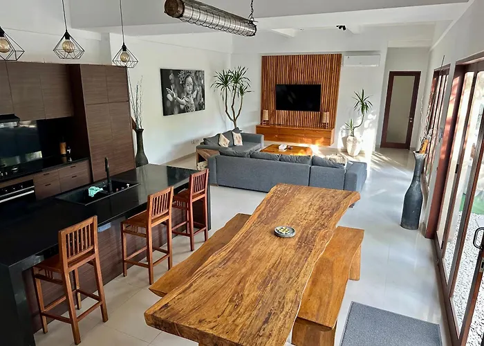 Villa Tepi Sungai - 6br Luxury Private Pool - Seminyak Sleeps 14