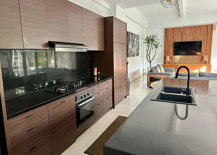 Villa Tepi Sungai - 6br Luxury Private Pool - Seminyak Sleeps 14 *