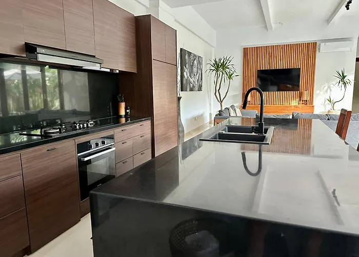 Tepi Sungai - 6br Luxury Private Pool - Seminyak Sleeps 14 Legian