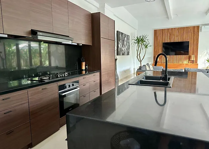 Tepi Sungai - 6br Luxury Private Pool - Seminyak Sleeps 14