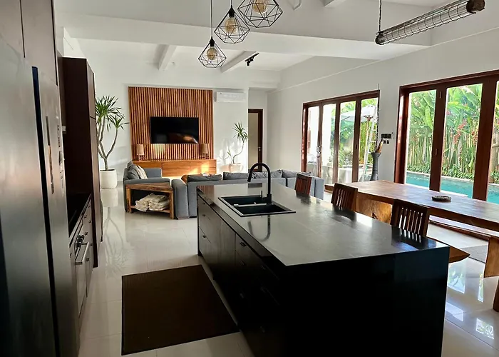 Tepi Sungai - 6br Luxury Private Pool - Seminyak Sleeps 14 Villa *