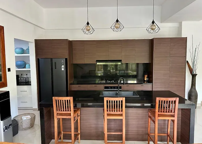 Tepi Sungai - 6br Luxury Private Pool - Seminyak Sleeps 14 Villa Legian