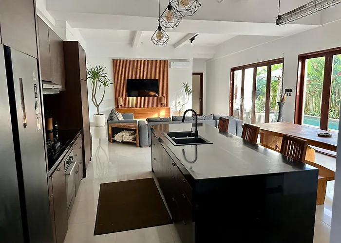 Tepi Sungai - 6br Luxury Private Pool - Seminyak Sleeps 14 *