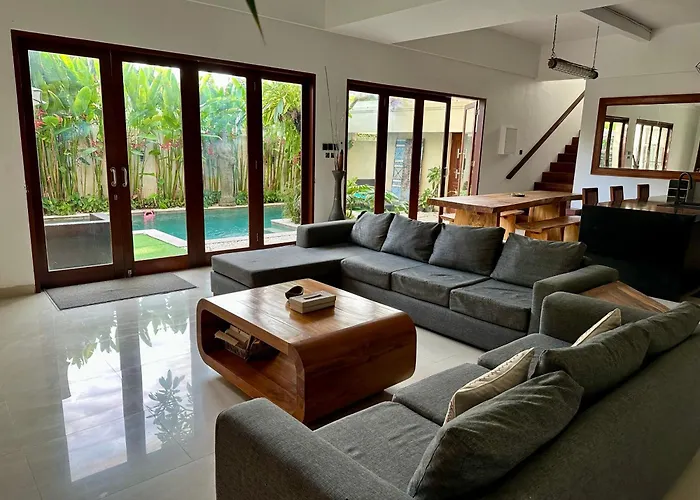 Villa Tepi Sungai - 6br Luxury Private Pool - Seminyak Sleeps 14 Legian