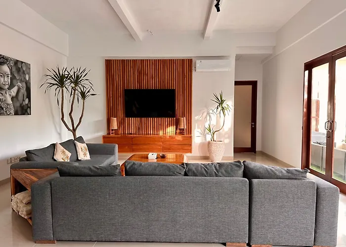 Tepi Sungai - 6br Luxury Private Pool - Seminyak Sleeps 14 * Legian