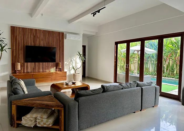 Villa Tepi Sungai - 6br Luxury Private Pool - Seminyak Sleeps 14