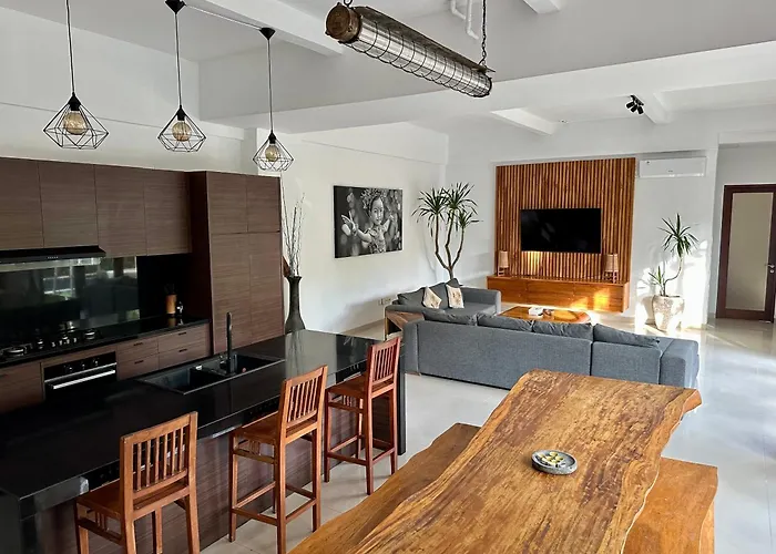 Tepi Sungai - 6br Luxury Private Pool - Seminyak Sleeps 14 * Legian